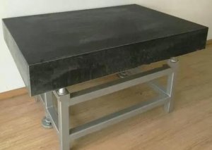 大理石工作臺(tái)的底面處理和保養(yǎng)應(yīng)注意以下幾項(xiàng)